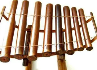 竹筒琴是那个民族的乐器？其外形是怎样的？